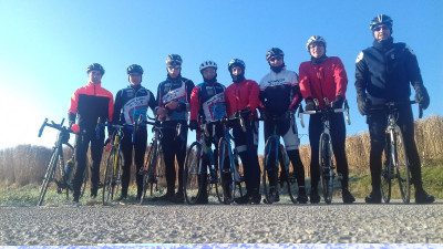 Les triathlètes a l'entrainement vélo